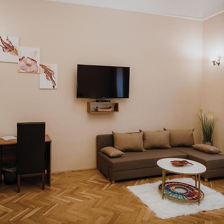 Dozsa Apartman Szeged Buitenkant foto