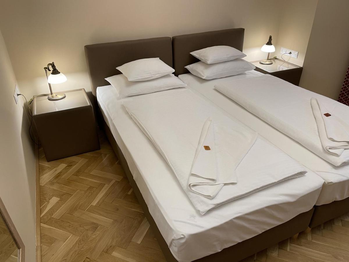 Dozsa Apartman Szeged Buitenkant foto