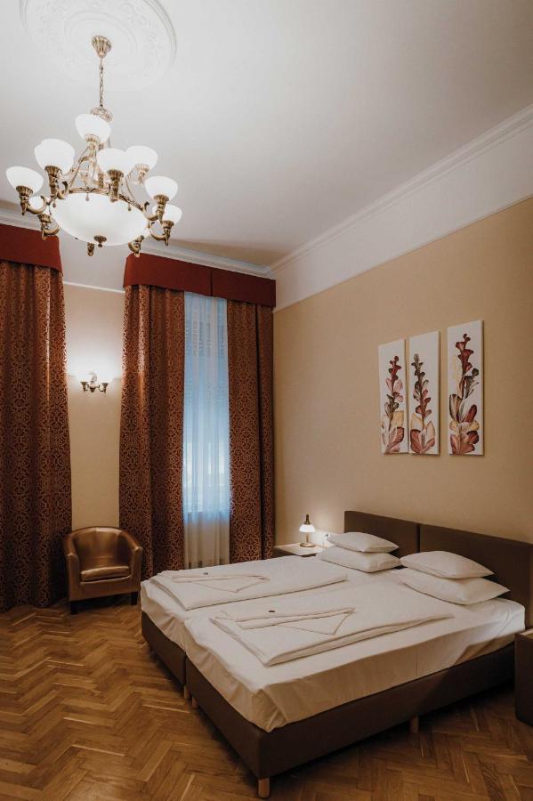 Dozsa Apartman Szeged Buitenkant foto