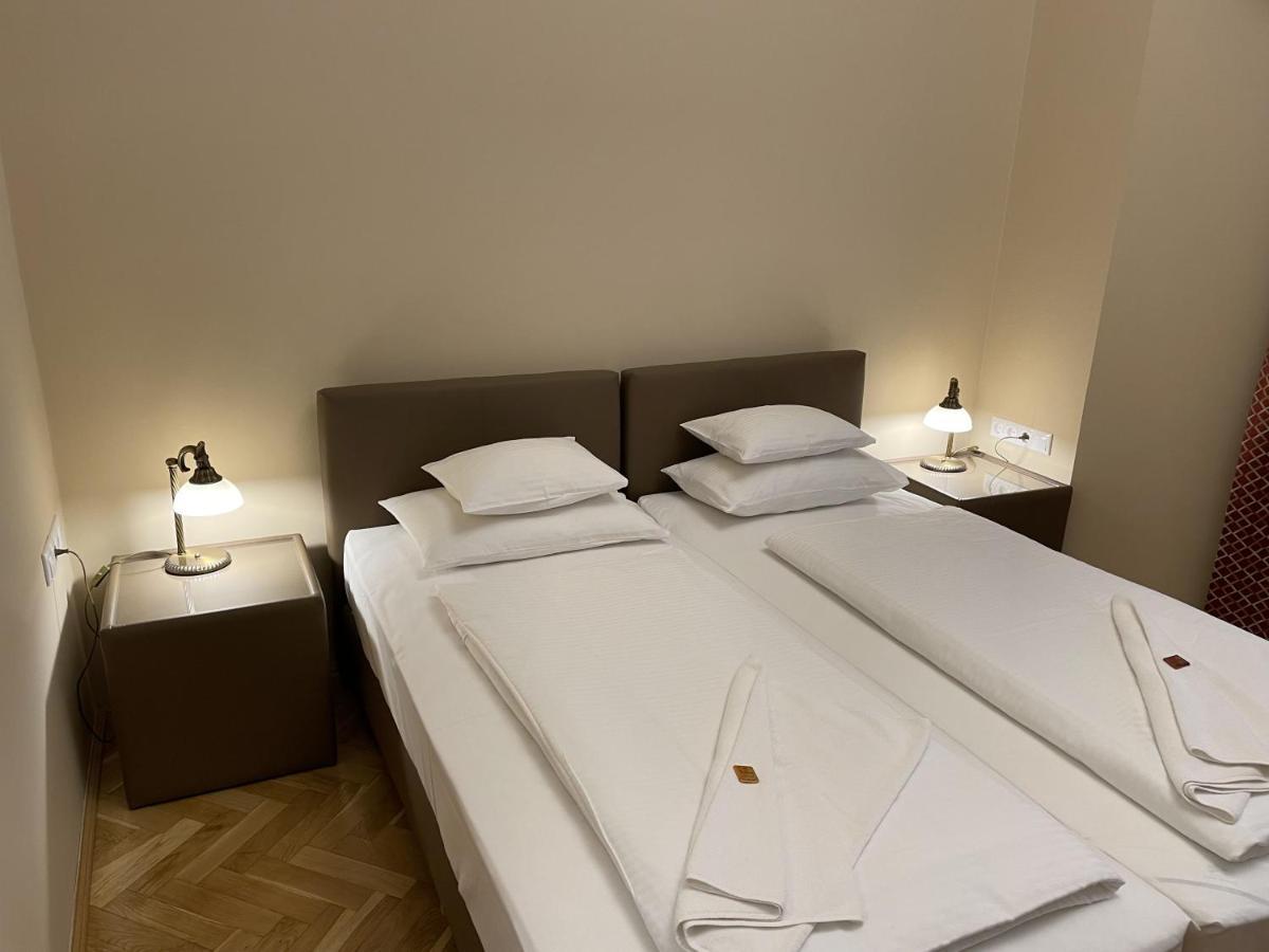 Dozsa Apartman Szeged Buitenkant foto