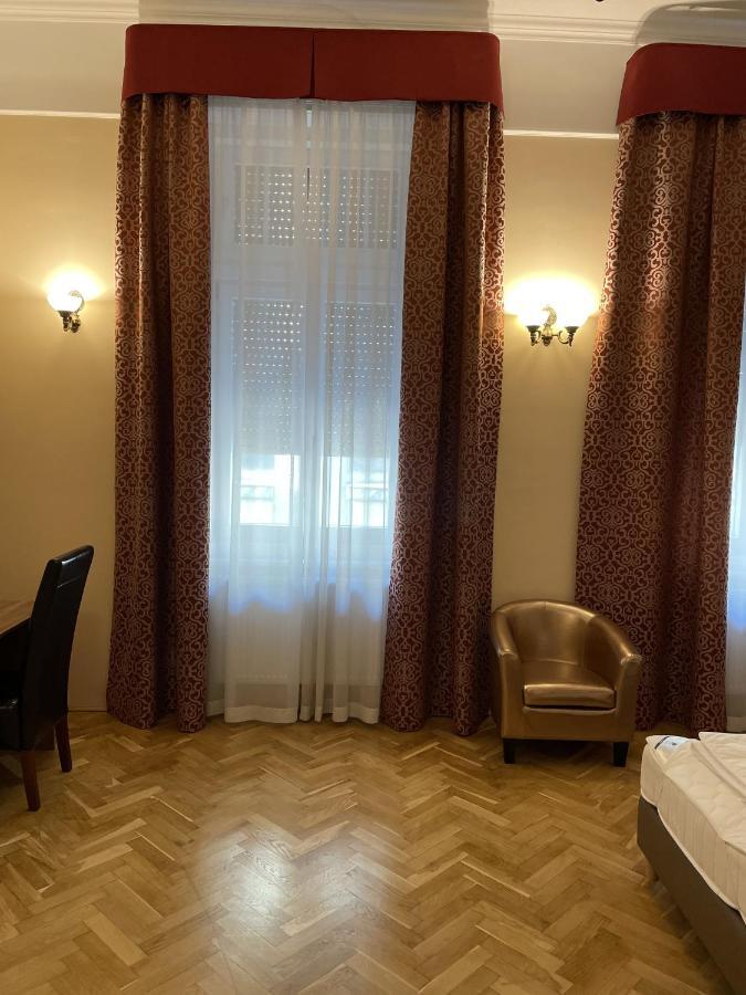 Dozsa Apartman Szeged Buitenkant foto