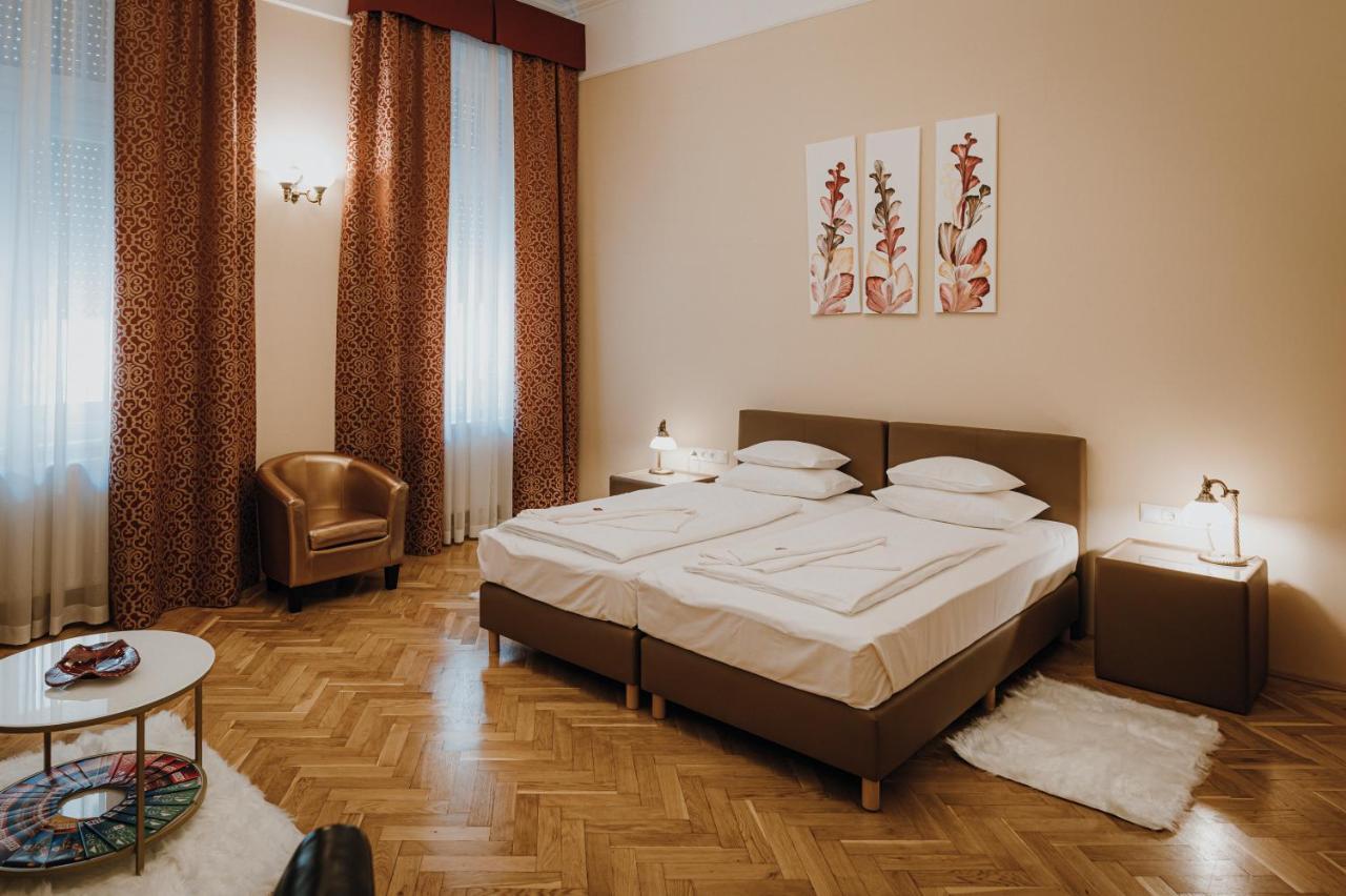 Dozsa Apartman Szeged Buitenkant foto