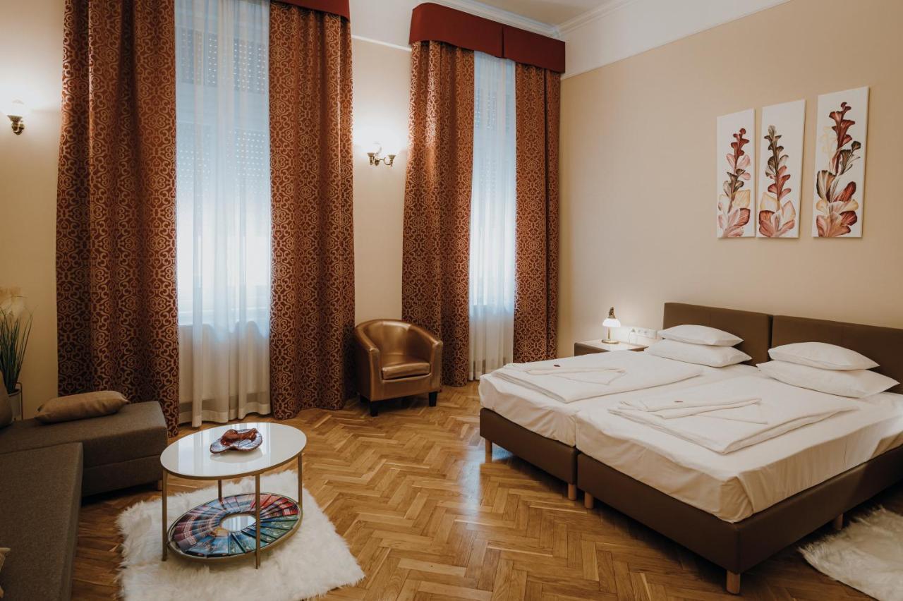 Dozsa Apartman Szeged Buitenkant foto