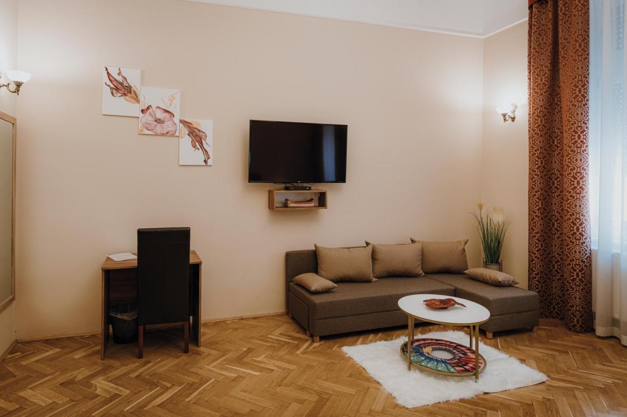 Dozsa Apartman Szeged Buitenkant foto