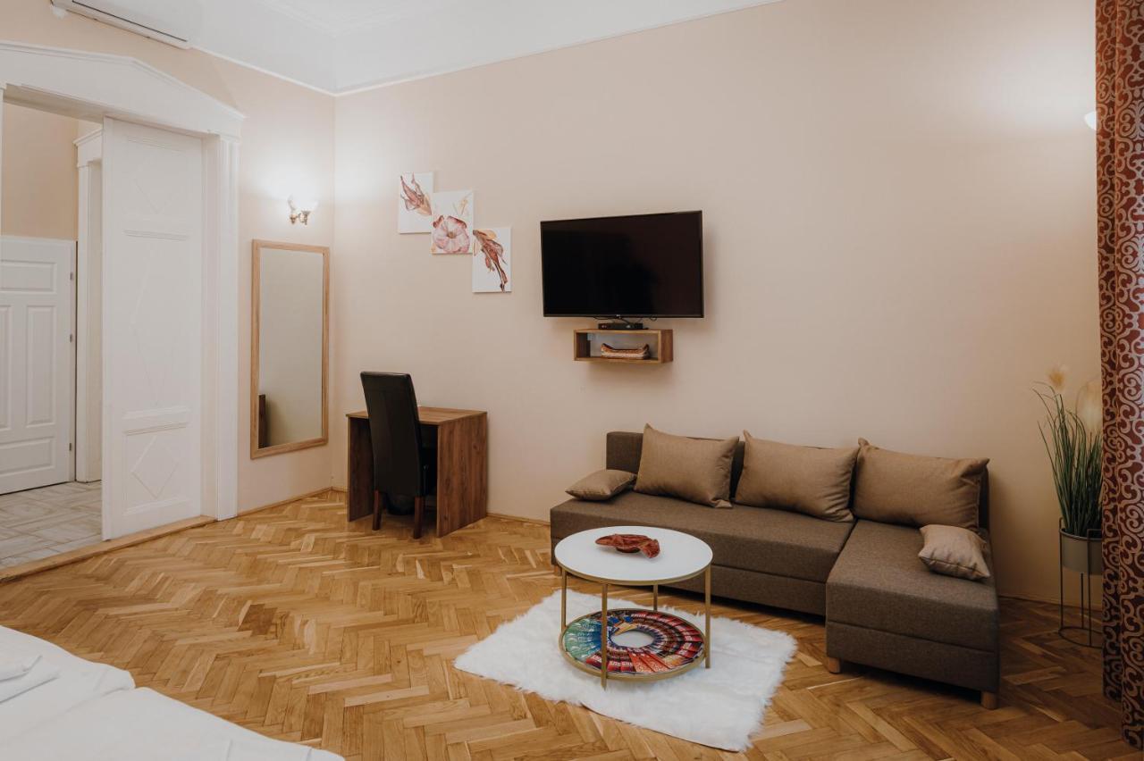 Dozsa Apartman Szeged Buitenkant foto