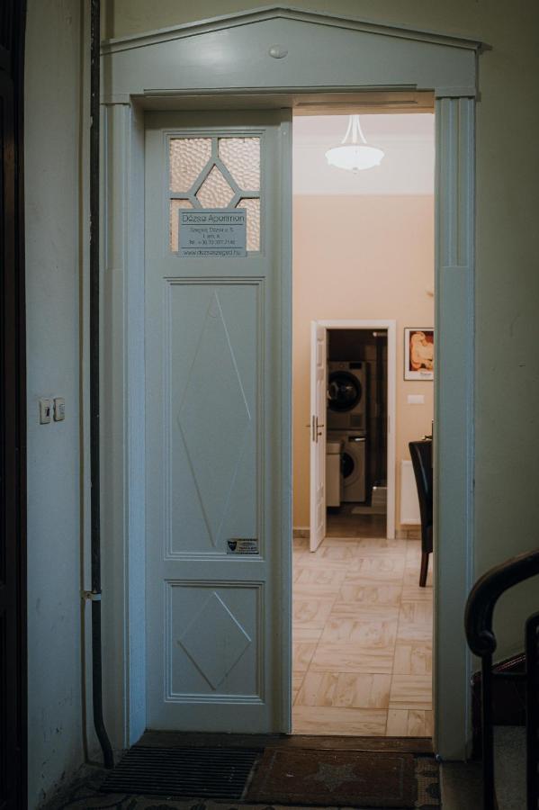 Dozsa Apartman Szeged Buitenkant foto
