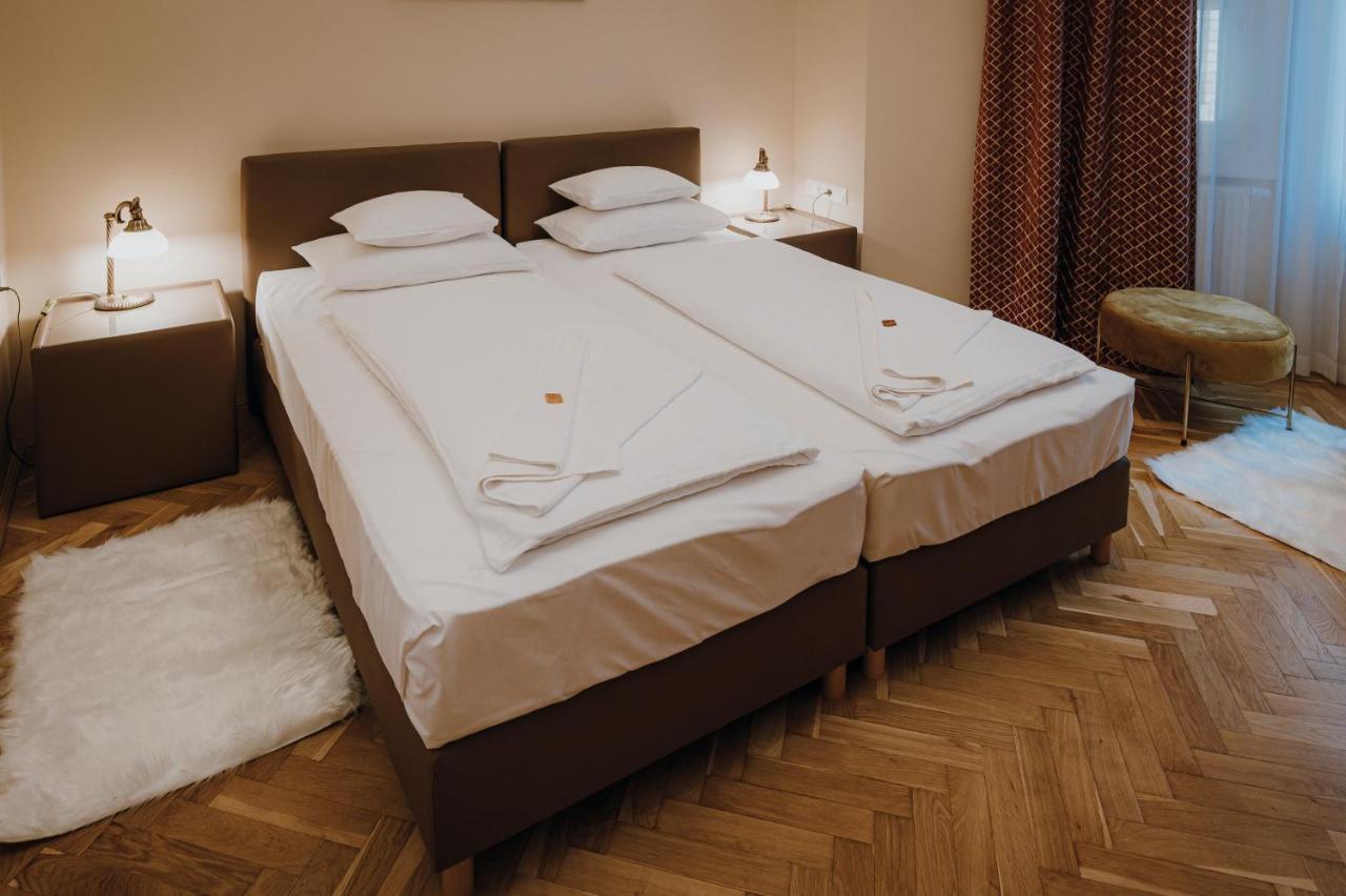 Dozsa Apartman Szeged Buitenkant foto