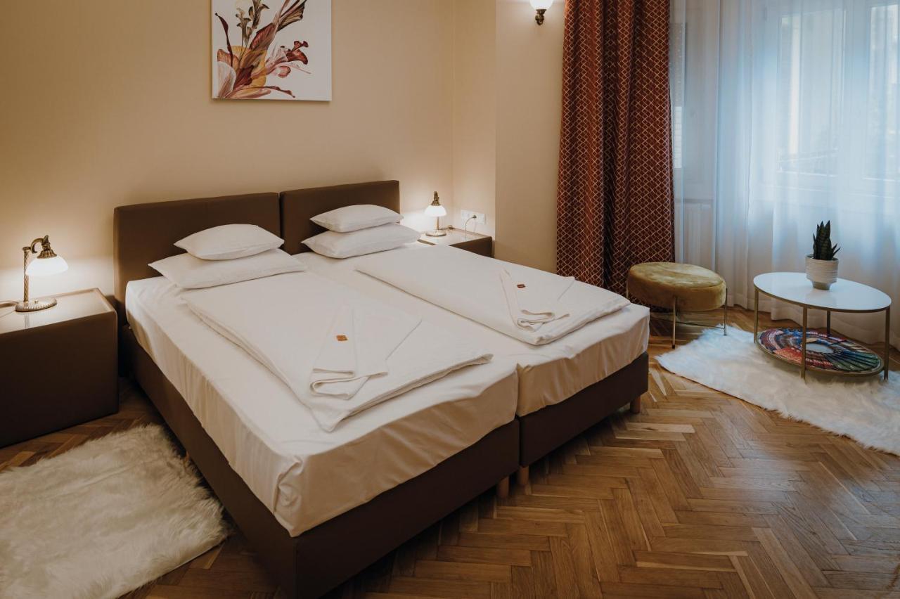 Dozsa Apartman Szeged Buitenkant foto