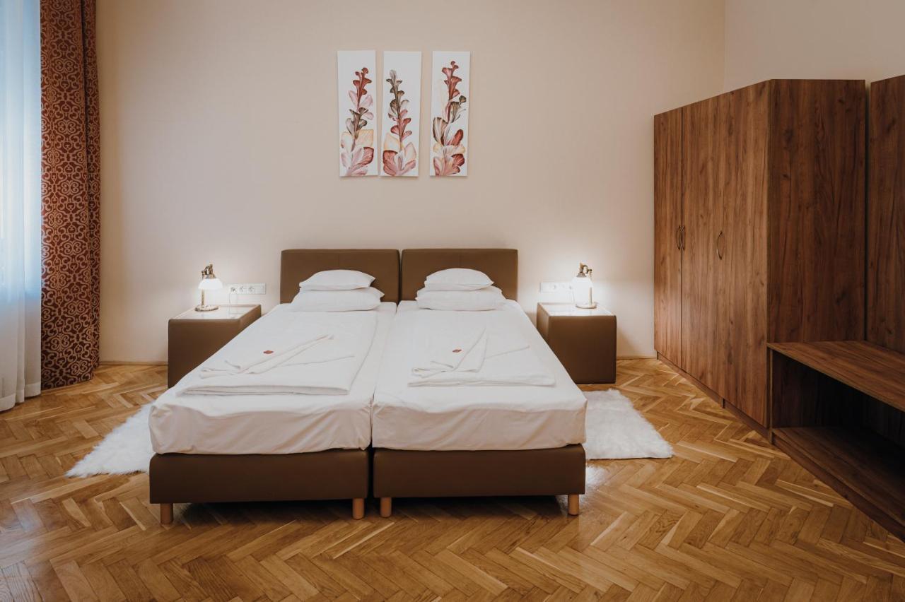 Dozsa Apartman Szeged Buitenkant foto