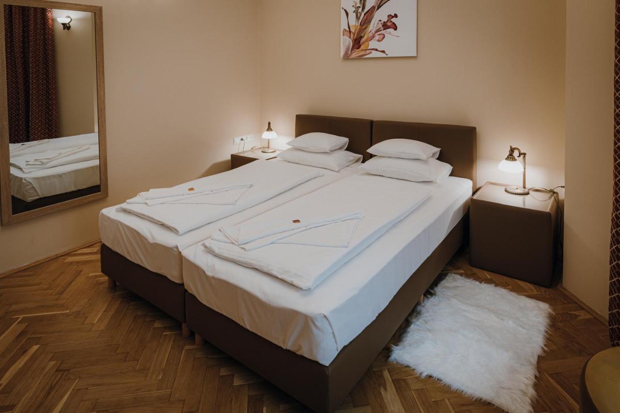 Dozsa Apartman Szeged Buitenkant foto