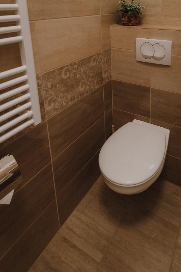 Dozsa Apartman Szeged Buitenkant foto